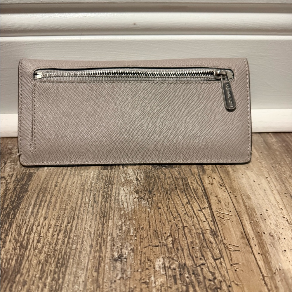 Michael Kors Trifold Wallet - Picture 2 of 3